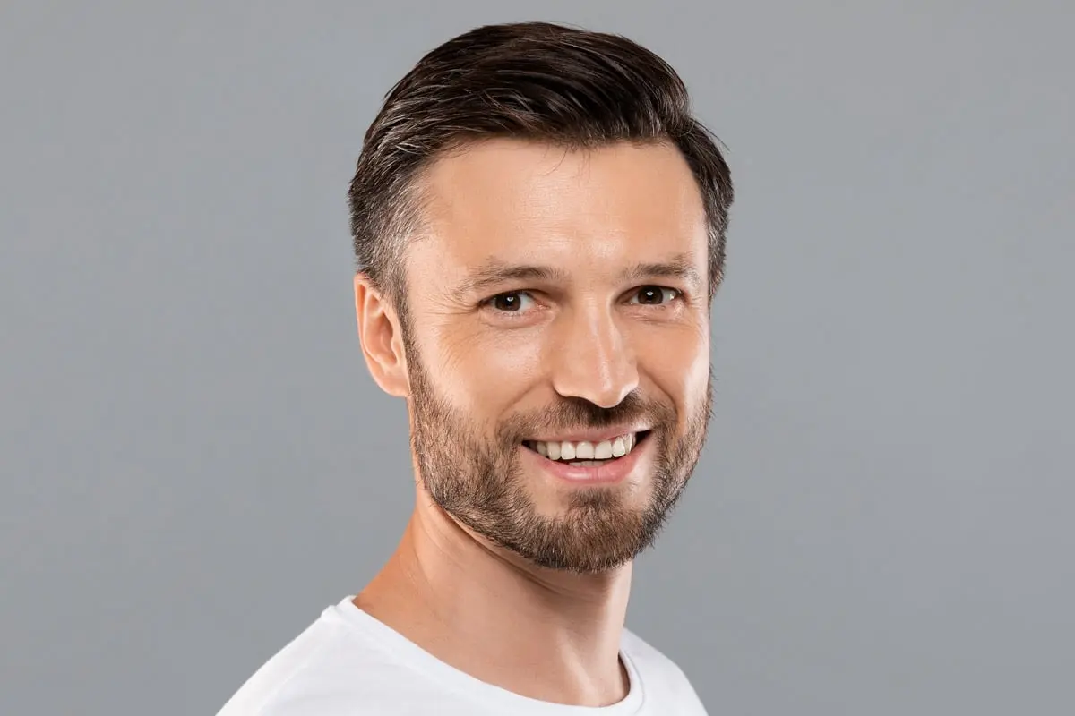 2. Slick Back: Klassisch und gepflegt